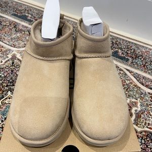 UGG classic Ultra Mini Ankle Boot